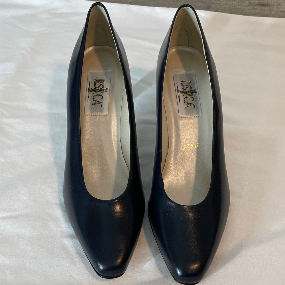 Jessica Leather‎ Pumps Womens 9M Navy Blue Excellent Classic Kitten Heel Brazil